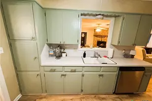 111 Yorkshire Ln, Victoria, TX 77904 - Photo 7