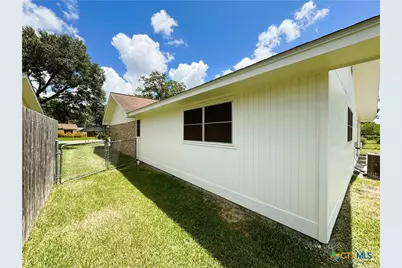 111 Yorkshire Lane, Victoria, TX 77904 - Photo 39