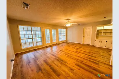 111 Yorkshire Lane, Victoria, TX 77904 - Photo 9