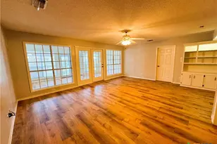 111 Yorkshire Ln, Victoria, TX 77904 - Photo 9