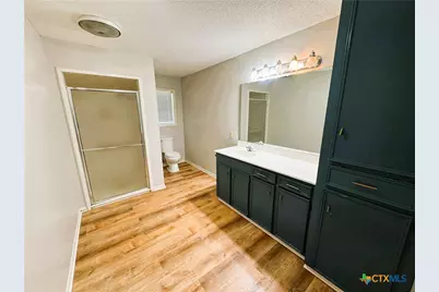 111 Yorkshire Lane, Victoria, TX 77904 - Photo 17