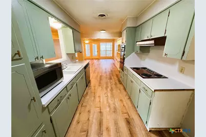 111 Yorkshire Lane, Victoria, TX 77904 - Photo 13