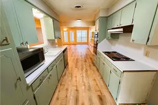 111 Yorkshire Ln, Victoria, TX 77904 - Photo 13