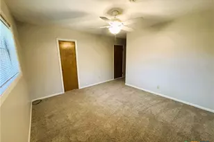 111 Yorkshire Ln, Victoria, TX 77904 - Photo 31