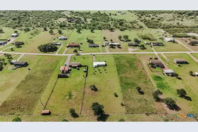 413 West Oaks Drive, Victoria, TX 77905 - Photo 33