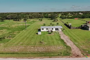 413 W Oaks Dr, Victoria, TX 77905 - Photo 3