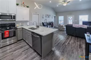 123 Navarro Xing, Seguin, TX 78155 - Photo 3
