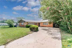 116 E Wallace St, Gonzales, TX 78629 - Photo 1
