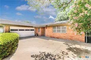 116 E Wallace St, Gonzales, TX 78629 - Photo 3
