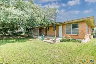 116 E Wallace St, Gonzales, TX 78629 - Photo 17