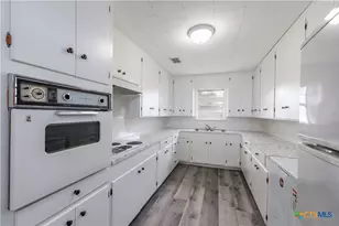 116 E Wallace St, Gonzales, TX 78629 - Photo 5