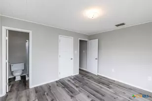 116 E Wallace St, Gonzales, TX 78629 - Photo 9