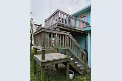703 E Houston Avenue, Seadrift, TX 77983 - Photo 9
