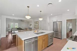 1120 W Hopkins St, San Marcos, TX 78666 - Photo 9