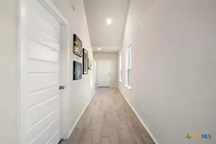408 Black Opal Dr, Jarrell, TX 76537 - Photo 5