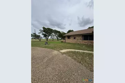 636 E Kempner Street, Mabank, TX 75147 - Photo 3