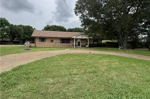636 E Kempner St, Mabank, TX 75147 - Photo 5