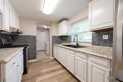 205 N Mesquite Avenue, Luling, TX 78648 - Photo 7