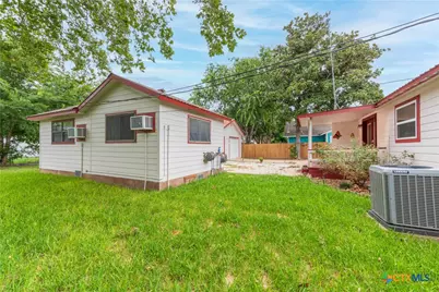205 N Mesquite Avenue, Luling, TX 78648 - Photo 27