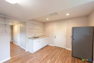 205 N Mesquite Avenue, Luling, TX 78648 - Photo 21