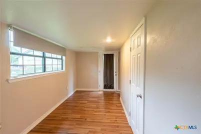 205 N Mesquite Avenue, Luling, TX 78648 - Photo 23