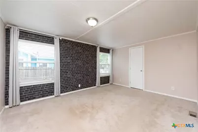 205 N Mesquite Avenue, Luling, TX 78648 - Photo 11