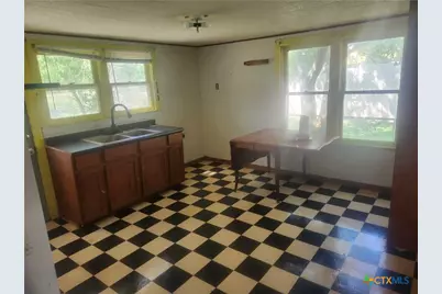 1003 Gunther Street, Victoria, TX 77901 - Photo 5