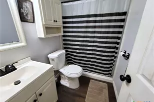701 Morning Glory Ln, Victoria, TX 77904 - Photo 17