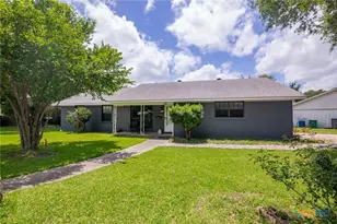 701 Morning Glory Ln, Victoria, TX 77904 - Photo 17