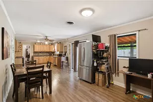 701 Morning Glory Ln, Victoria, TX 77904 - Photo 9