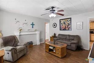 701 Morning Glory Ln, Victoria, TX 77904 - Photo 5