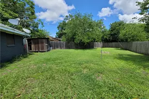 701 Morning Glory Ln, Victoria, TX 77904 - Photo 7