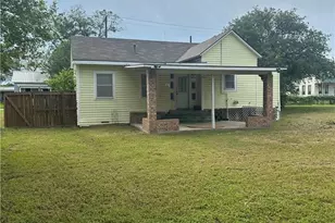 205 S Valley St, Cuero, TX 77954 - Photo 3