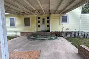 205 S Valley St, Cuero, TX 77954 - Photo 7