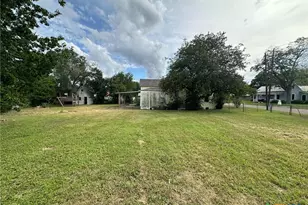 205 S Valley St, Cuero, TX 77954 - Photo 5