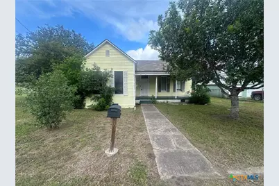 205 S Valley Street, Cuero, TX 77954 - Photo 1