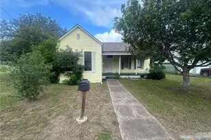 205 S Valley St, Cuero, TX 77954 - Photo 1