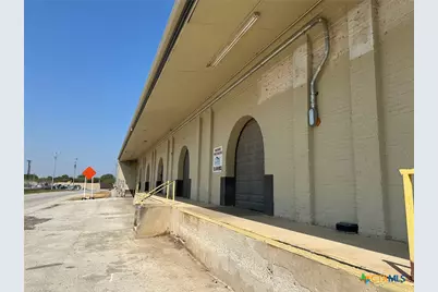 200 W New Braunfels Street, Seguin, TX 78155 - Photo 29