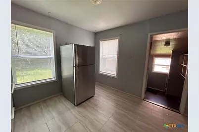 1307 E Mistletoe Avenue, Victoria, TX 77901 - Photo 9