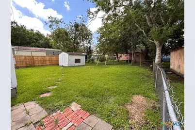 1307 E Mistletoe Avenue, Victoria, TX 77901 - Photo 3