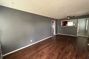 1307 E Mistletoe Ave, Victoria, TX 77901 - Photo 5