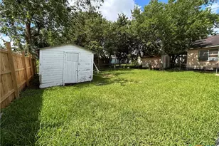1307 E Mistletoe Ave, Victoria, TX 77901 - Photo 17