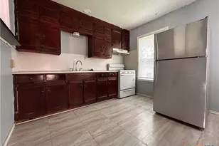 1307 E Mistletoe Ave, Victoria, TX 77901 - Photo 7