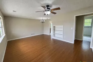 206 Barton Ln, Gatesville, TX 76528 - Photo 3