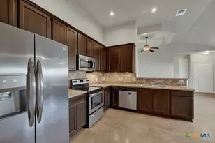 388 E Faust St, New Braunfels, TX 78130 - Photo 9