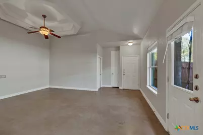 388 E Faust Street, New Braunfels, TX 78130 - Photo 3