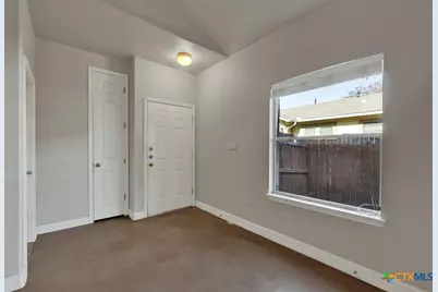 388 E Faust Street, New Braunfels, TX 78130 - Photo 17