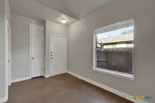 388 E Faust St, New Braunfels, TX 78130 - Photo 17