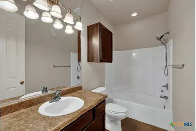 388 E Faust Street, New Braunfels, TX 78130 - Photo 15