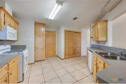 2007 Sandalwood Lane, Bryan, TX 77807 - Photo 5